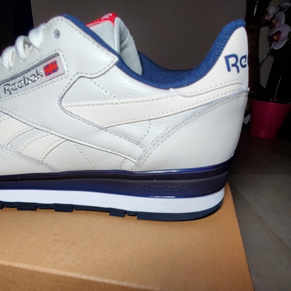 Reebok Classic,Men Size 9 - Picture 6 of 13